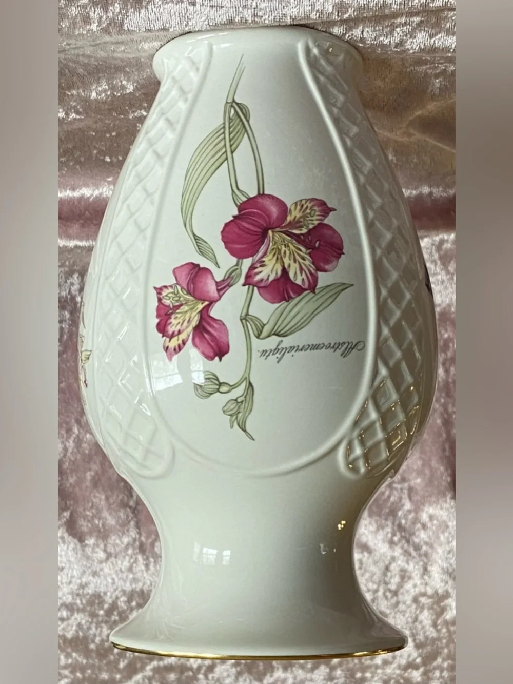 ROYAL WINTON Vintage Rare Elegant Porcelain Vase- 4 Sided w/Flowers🪻 & ♦️Lattice